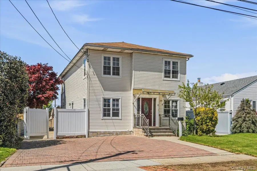 109 Gordon Avenue, Westbury, NY 11590 - #3