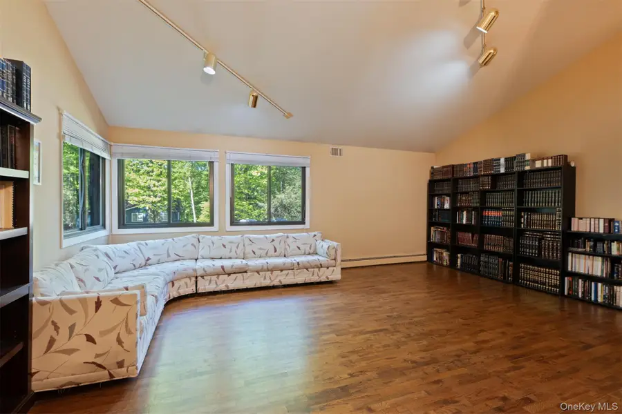 13 Jade Court, Pomona, NY 10970 - #2