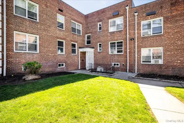 4 Edwards #2F, Roslyn Heights, NY 11577