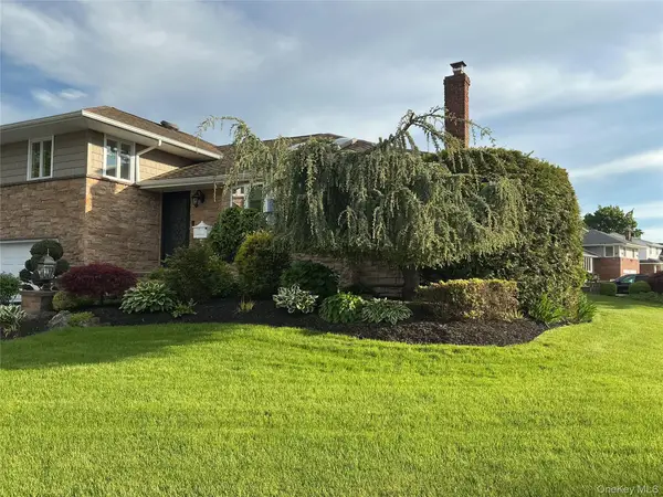 909 Berkshire Drive, Westbury, NY 11590