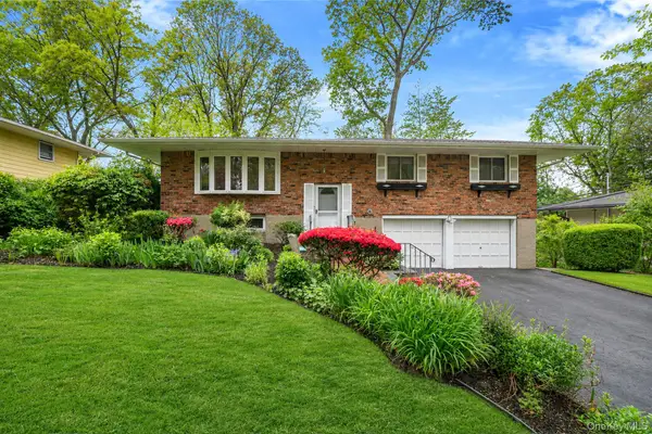 44 Mackay Drive, Hauppauge, NY 11788