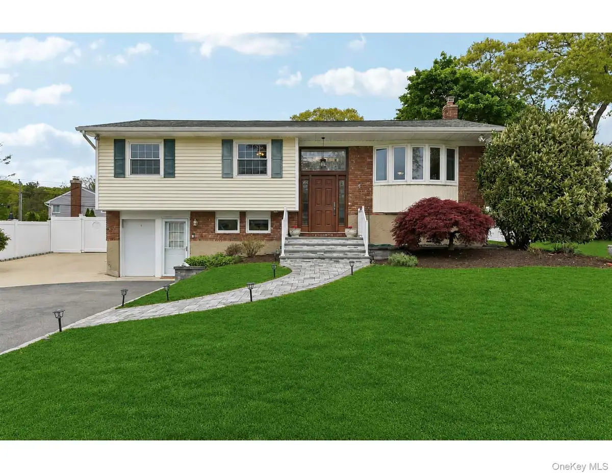 4 Concord Lane, Smithtown, NY 11787 - #1