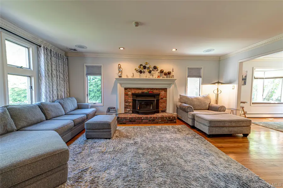 38 Shinnecock Lane, East Islip, NY 11730 - #3
