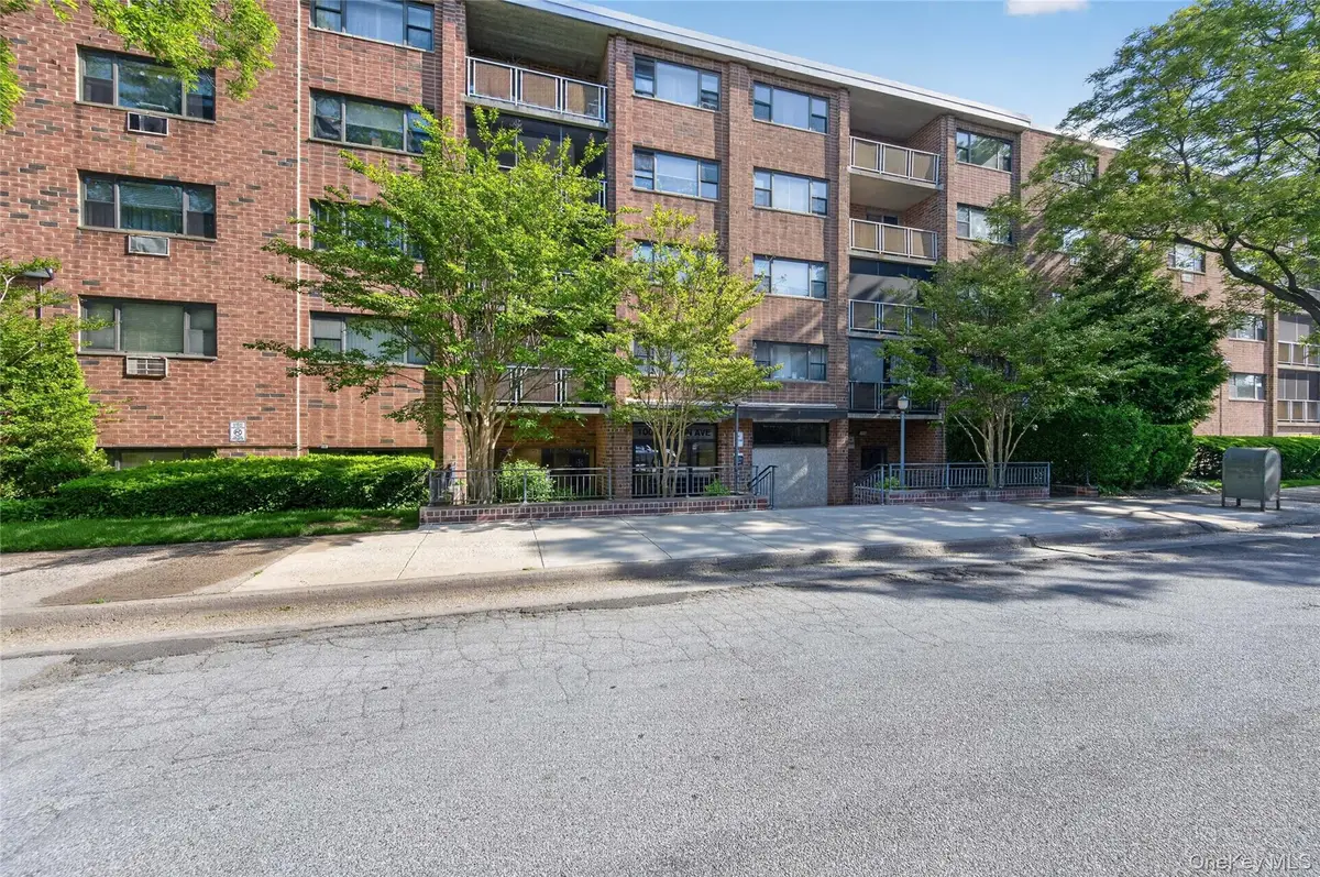 100 Clinton Avenue #2Y, Mineola, NY 11501 - #1