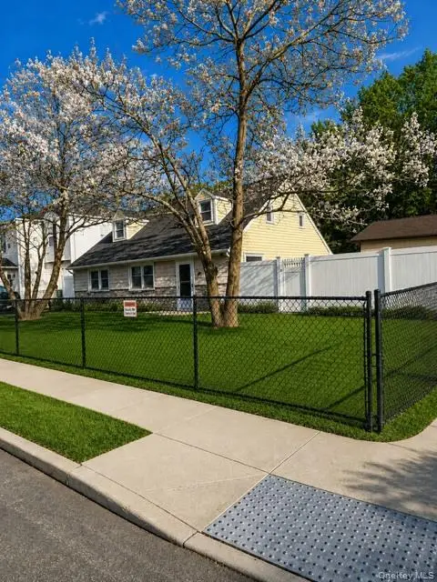 700 Sharon Road, Copiague, NY 11726 - #2