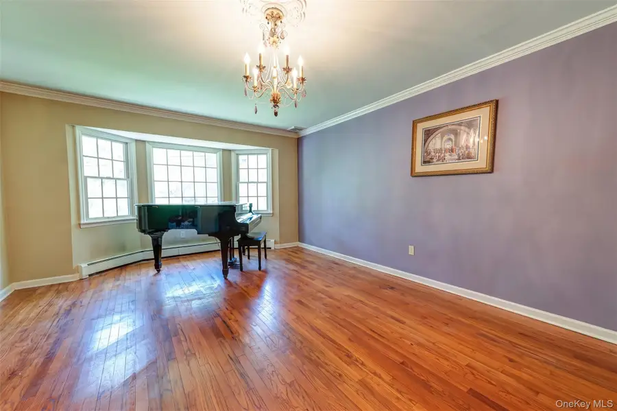 220 Windsor Avenue, Brightwaters, NY 11718 - #3