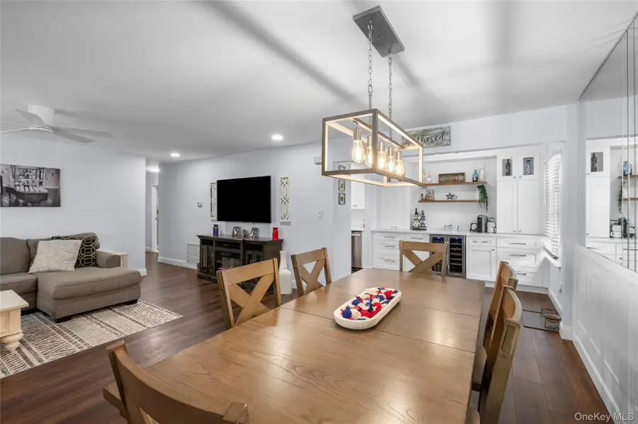 346 Clubhouse Court, Coram, NY 11727 - #2