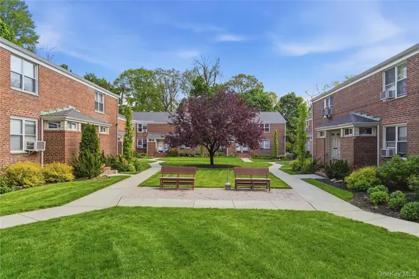 83 Edwards Street #2A, Roslyn Heights, NY 11577