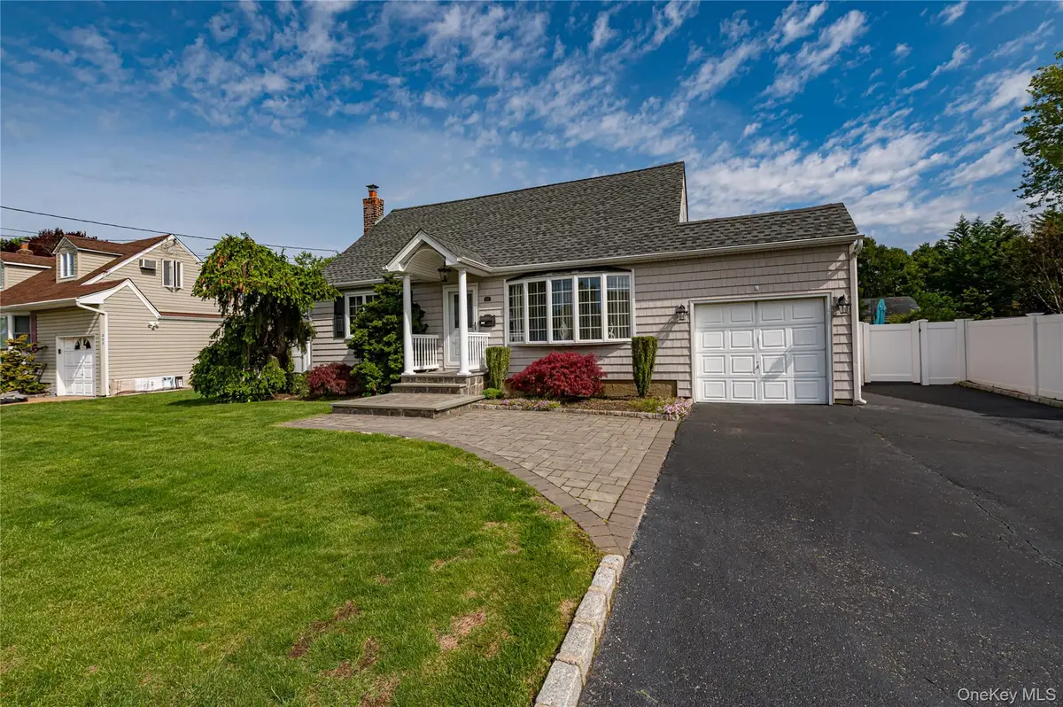 255 N Albany Avenue, Massapequa, NY 11758 - #1