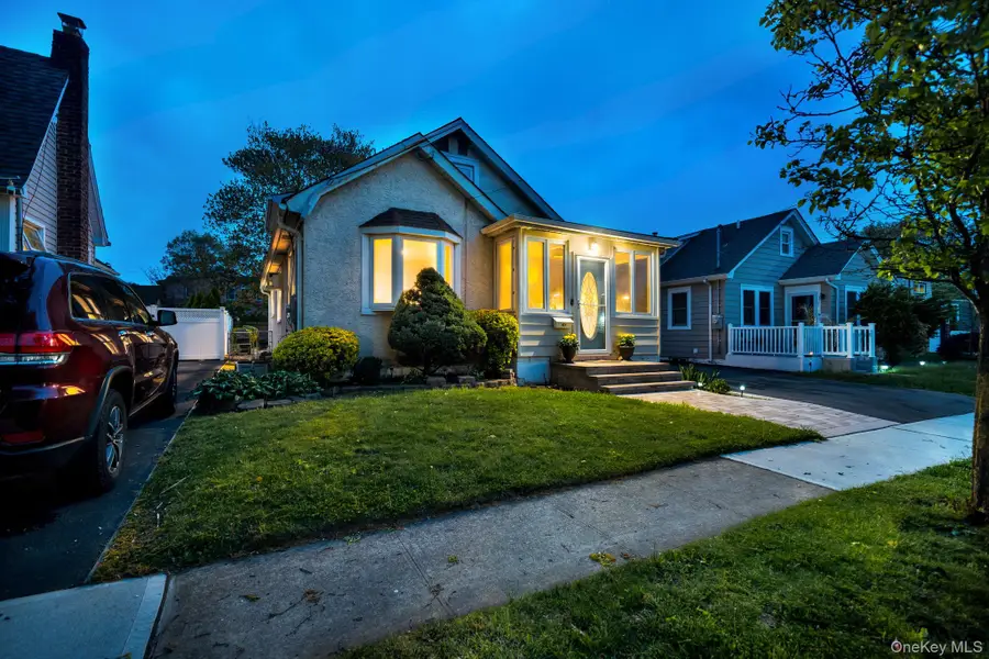 35 Orchard Street, Merrick, NY 11566 - #2