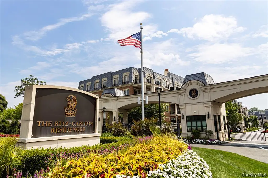 6000 Royal Court #6202, North Hills, NY 11040 - #1