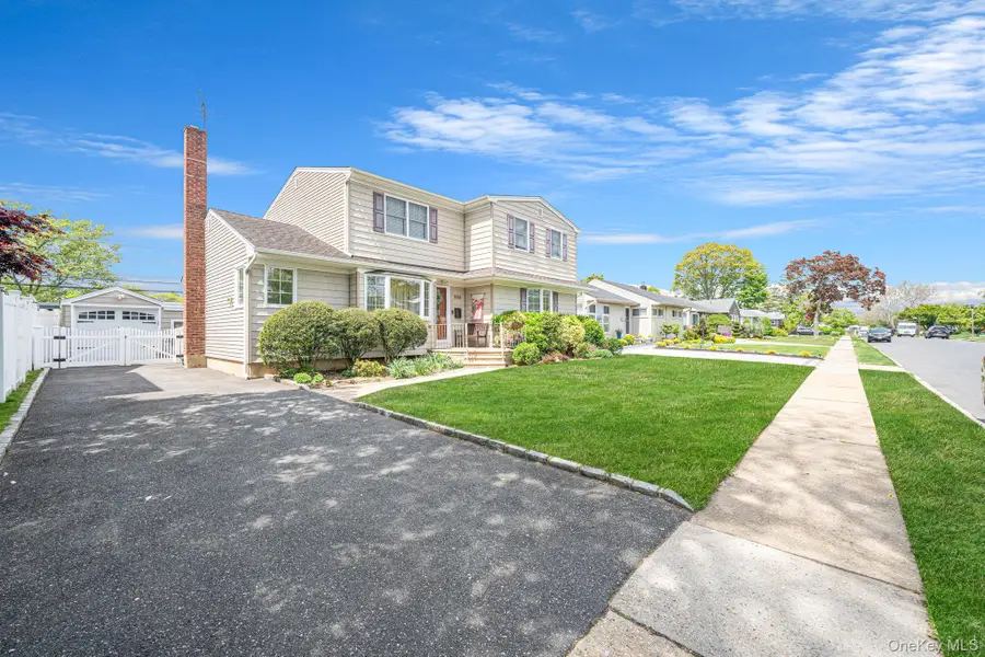 568 Chestnut Lane, East Meadow, NY 11554 - #2