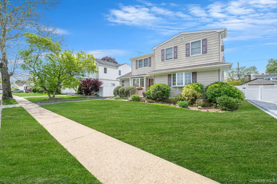 568 Chestnut Lane, East Meadow, NY 11554 - #3