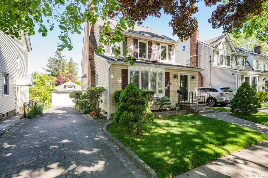 257-09 Pembroke Avenue, Great Neck, NY 11020 - #2