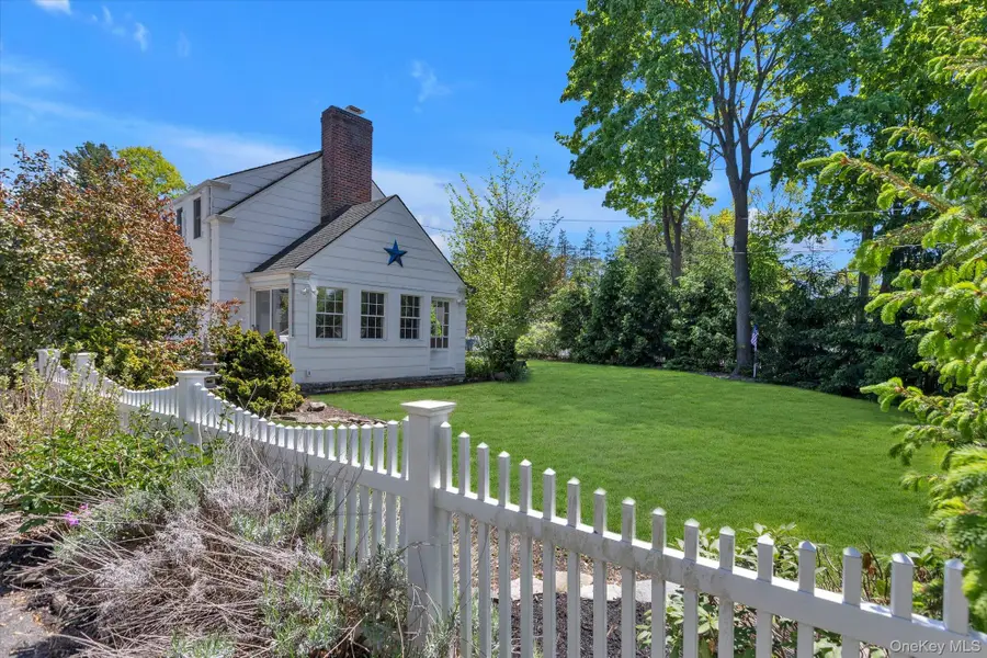 1 E Rogues Path, Huntington Station, NY 11746 - #3