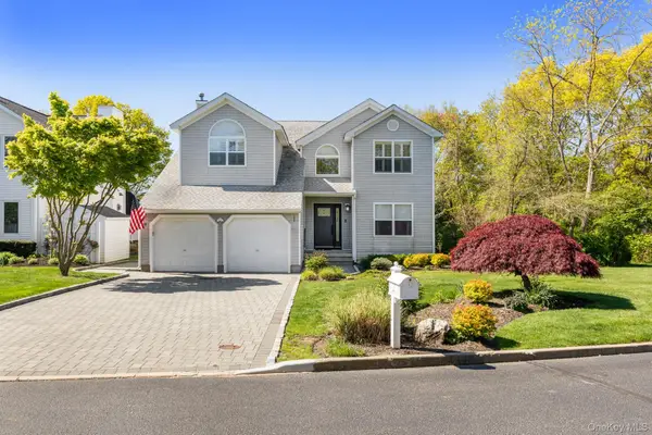 1 Fairwind Court, Oakdale, NY 11769