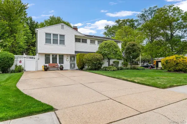 57 Meeting Lane, Hicksville, NY 11801