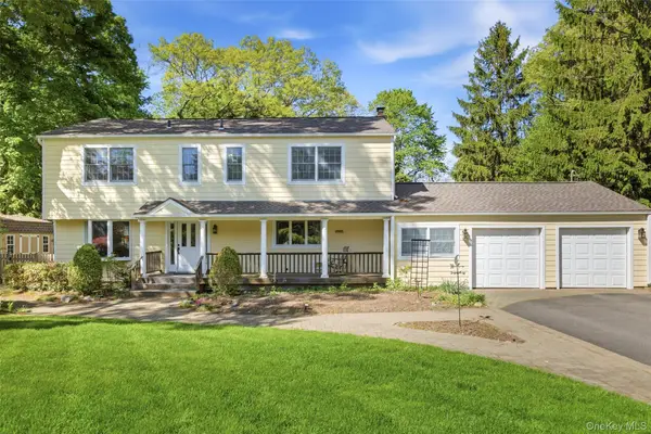 23 Woodhull Road, East Setauket, NY 11733