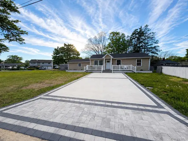 1013 Merriam Road, Bay Shore, NY 11706
