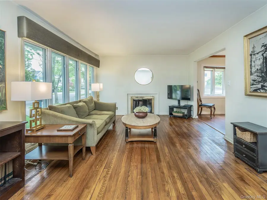 43 Plymouth Road, Port Washington, NY 11050 - #3