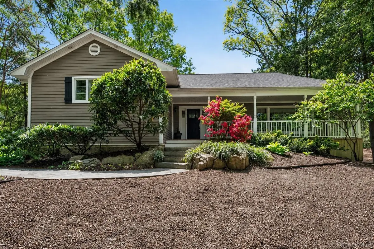 3 Carriage Court, Dix Hills, NY 11746 - #1