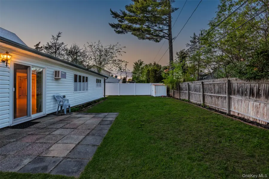 19 Palm Lane, Westbury, NY 11590 - #3