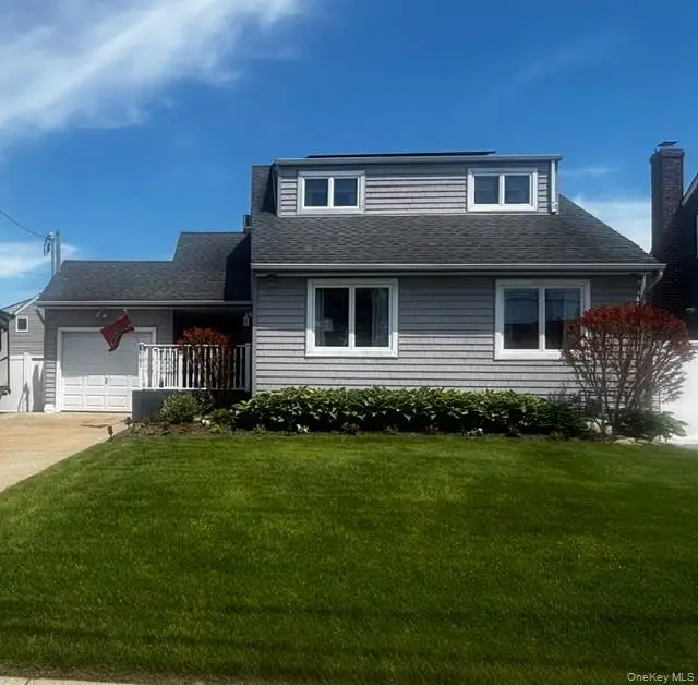 101 Buena Vista Boulevard, Lindenhurst, NY 11757 - #1