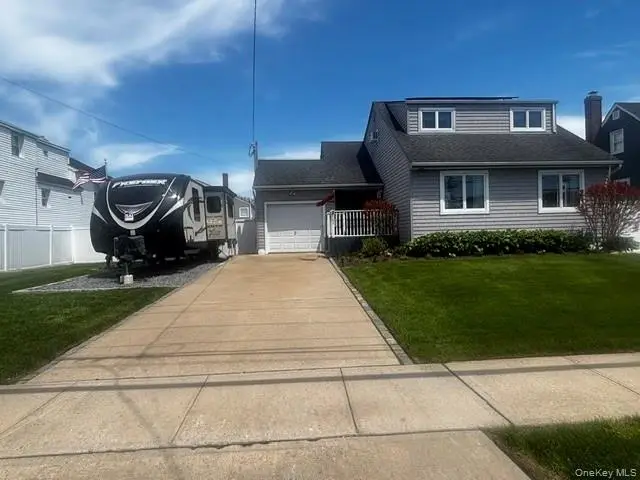101 Buena Vista Boulevard, Lindenhurst, NY 11757 - #2