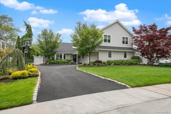 83 Joyce Lane, Woodbury, NY 11797