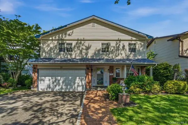39 Marlin Lane, Port Washington, NY 11050