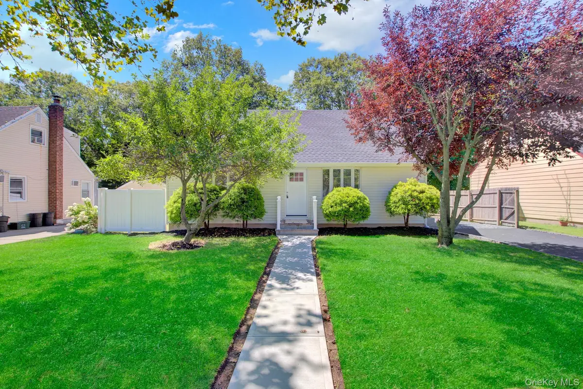 11 Parkwood Road, Westbury, NY 11590 - #1
