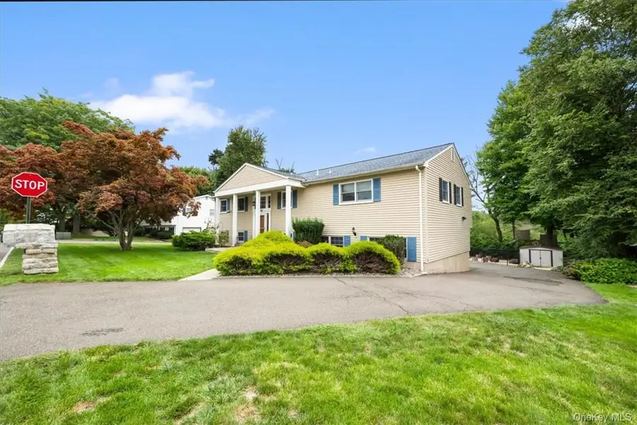 20 Lancaster Drive, Suffern, NY 10901 - Image #2