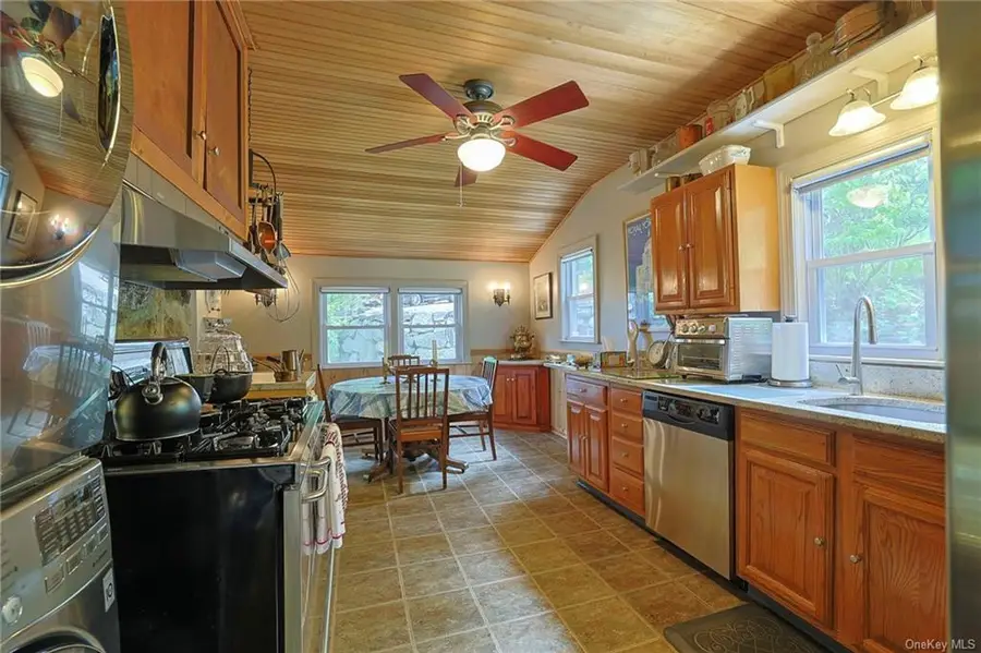 25 Brookbridge Drive, Sandy Hook, CT 06482 - Image #2
