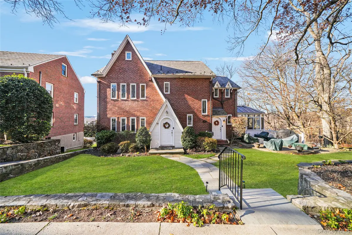 39 Park Circle, White Plains, NY 10603 - #1