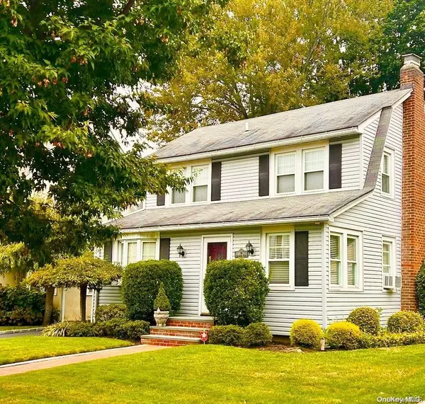 96 Millington Place, Mineola, NY 11501