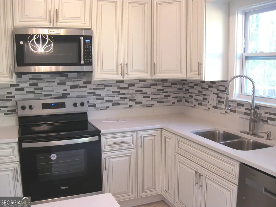 5017 Galbraith Circle, Stone Mountain, GA 30088 - Image #3