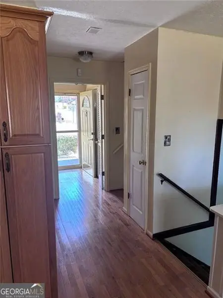 618 Rockborough Drive, Stone Mountain, GA 30083 - Image #3