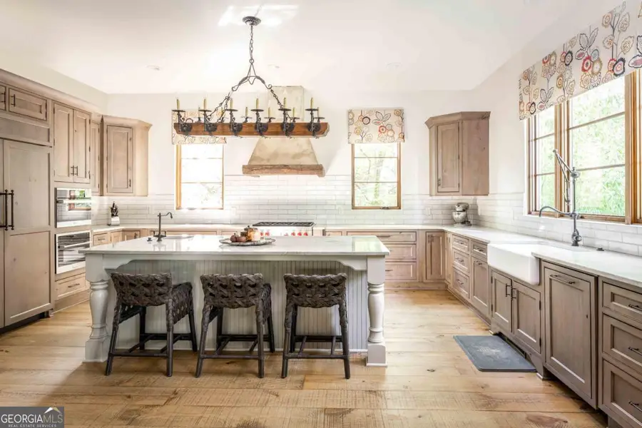 3118 W Roxboro Road Ne, Atlanta, GA 30324 - Image #2