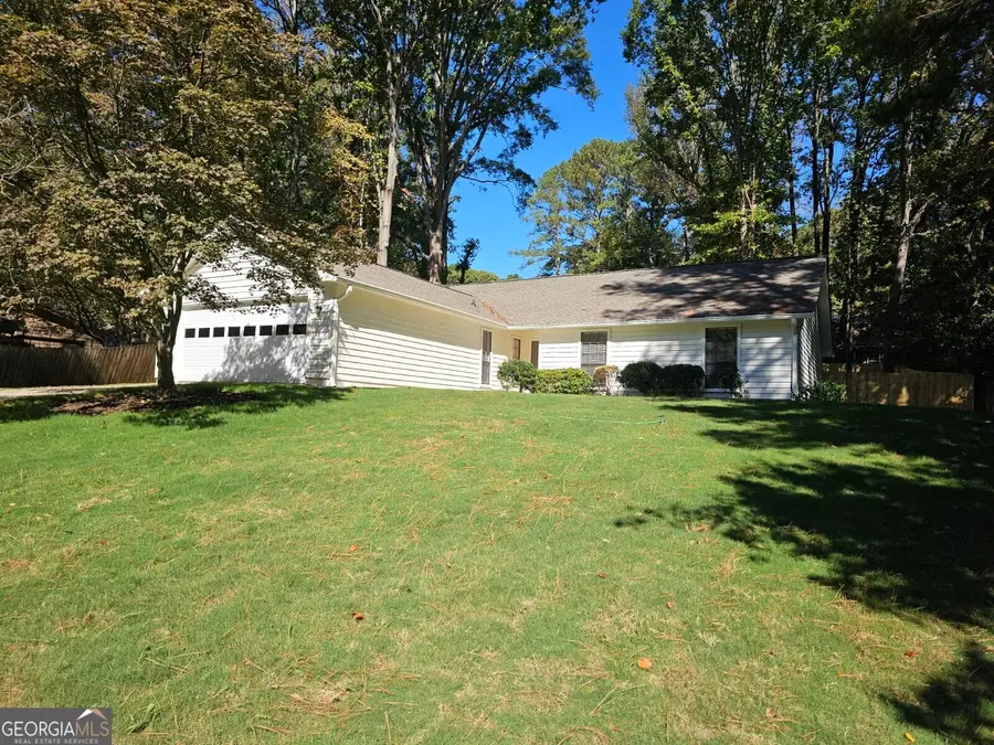 620 Lake Forest Court, Roswell, GA 30076 - Image #2