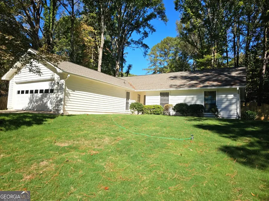 620 Lake Forest Court, Roswell, GA 30076 - Image #3