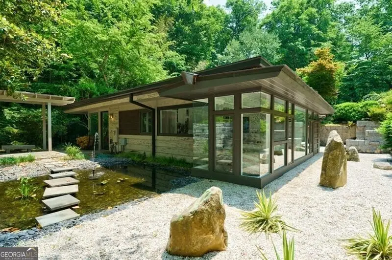 465 Hillside Drive Nw, Atlanta, GA 30342 - Image #2