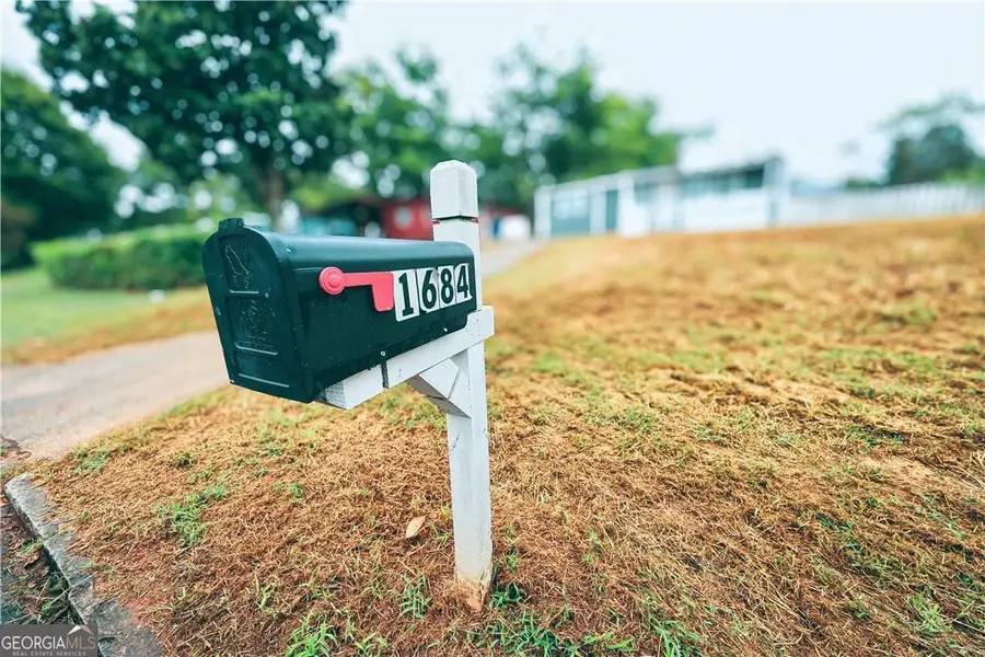 1684 Thornton Place Sw, Atlanta, GA 30315 - Image #2