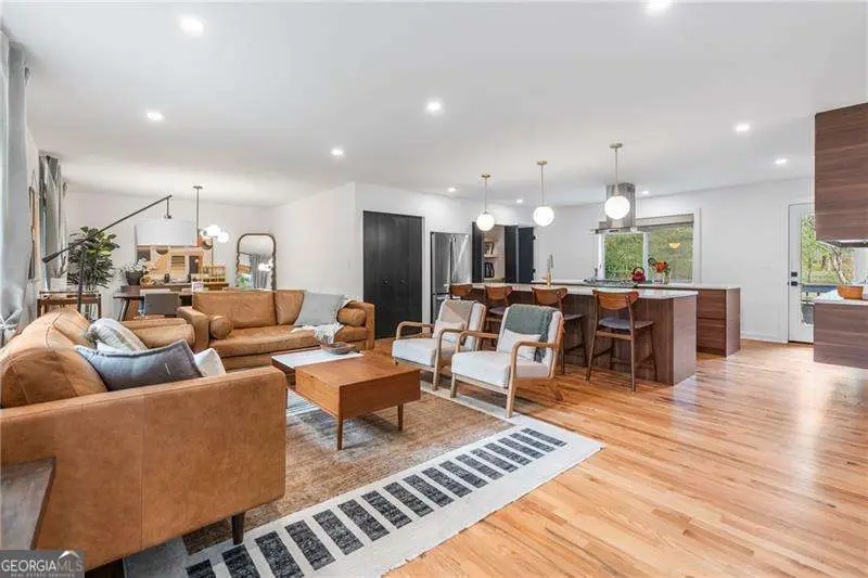 3941 Lake Drive Se, Smyrna, GA 30082 - Image #2