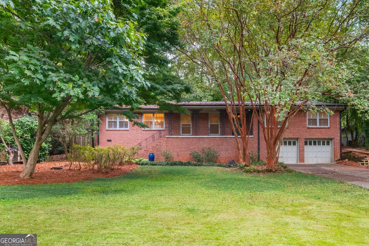 1077 Vistavia Circle, Decatur, GA 30033 - Image #1