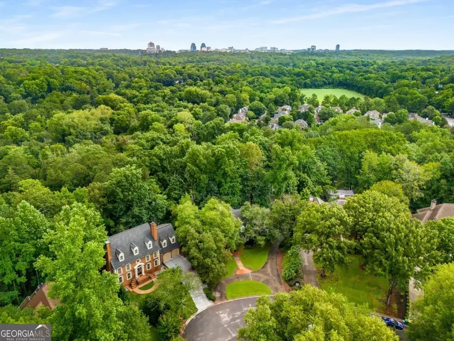 345 W Berwicke Common Ne, Atlanta, GA 30342 - Image #2