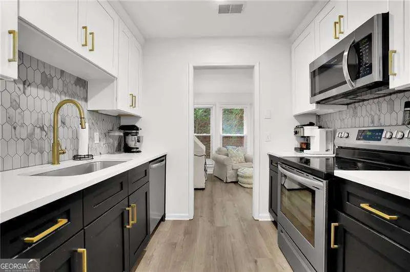 3113 Lake Pointe Circle, Roswell, GA 30075 - Image #2