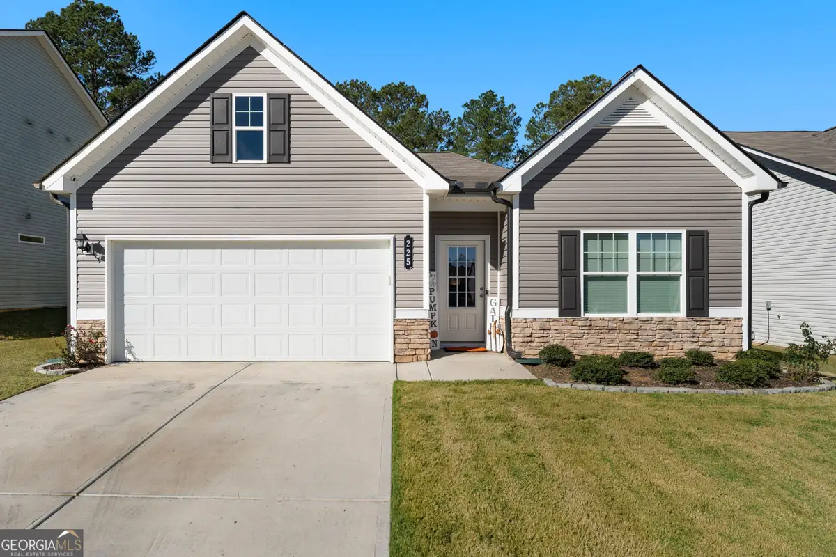 225 Sycamore Drive, Calhoun, GA 30701 - Image #1