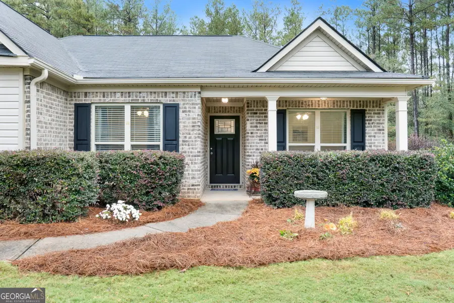 703 Grove Pointe Circle, Locust Grove, GA 30248 - Image #2