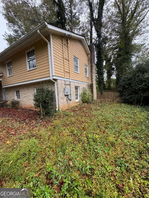 383 Ben Avenue Sw, Lilburn, GA 30047