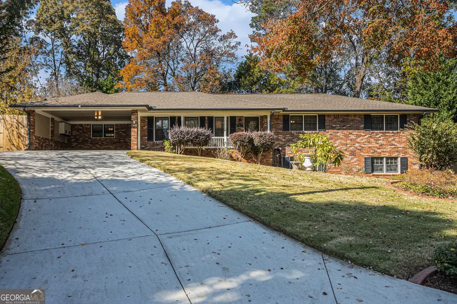 923 Tall Pine Court Sw, Stone Mountain, GA 30087 - Image #2